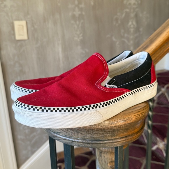 VANS men’s black and red checkerboard print shoe excellent condition size 10 - Picture 8 of 9